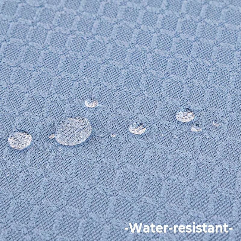 Tierfreundlicher Sofaschutz, elastisch, wasserabweisend & kratzfest – ideal für Haustiere.