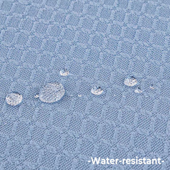 Tierfreundlicher Sofaschutz, elastisch, wasserabweisend & kratzfest – ideal für Haustiere.