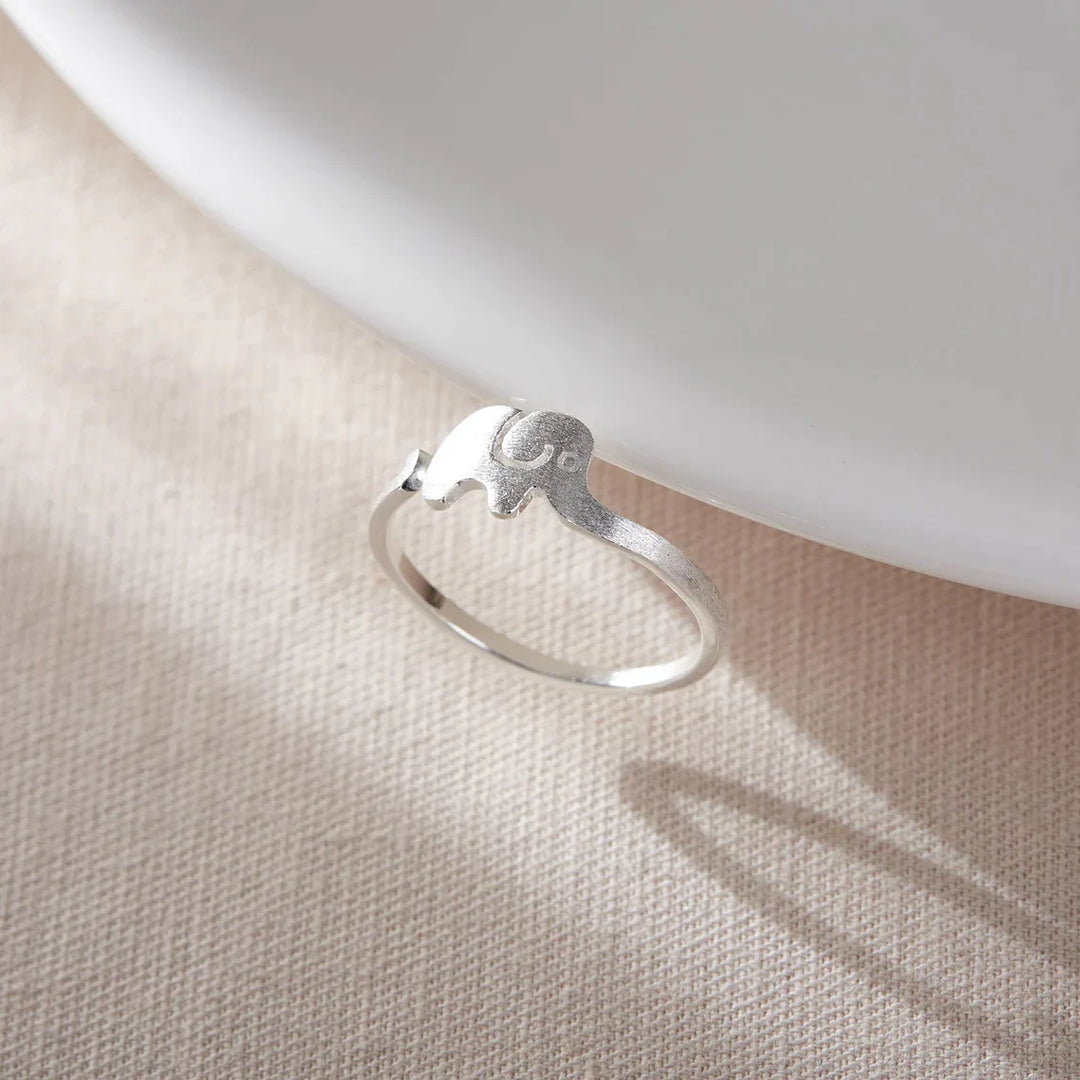 Zierlicher Elefanten-Silberring, verstellbar, aus robuster Zinklegierung, als trendiges Tiersymbol und stilvoller Schmuck.