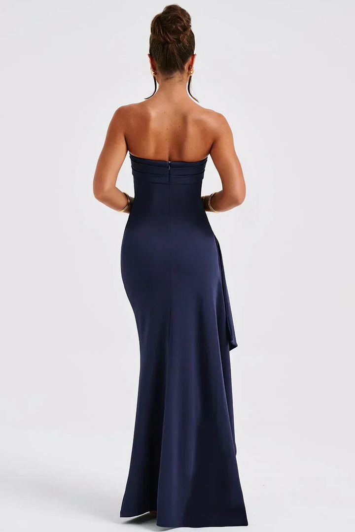 Fließendes elegantes Damen-Abendkleid Stephanie trägerlos, mit hohem Schlitz, perfekt für festliche Events.