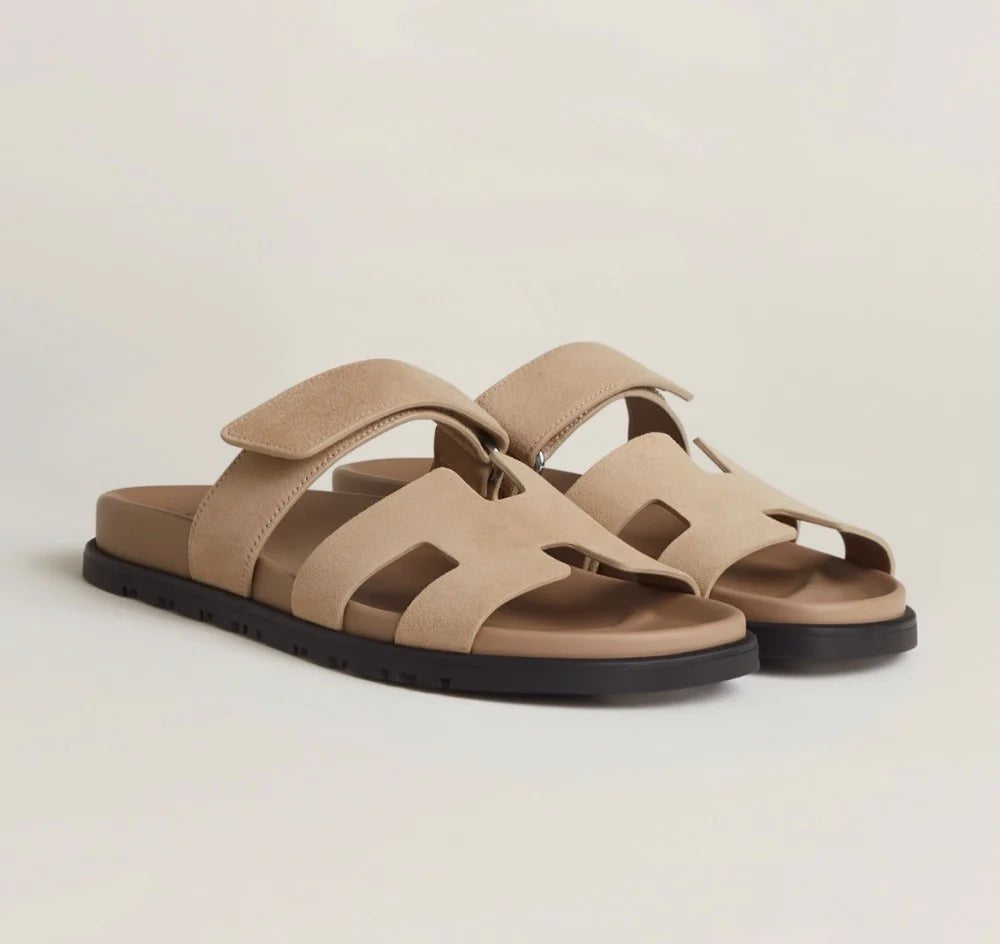 Komfortable Damensandalen mit robuster Anti-Rutsch-Sohle und schickem Obermaterial, perfekt für Sommeroutfits.