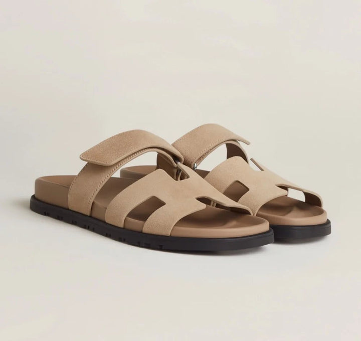 Komfortable Damensandalen mit robuster Anti-Rutsch-Sohle und schickem Obermaterial, perfekt für Sommeroutfits.