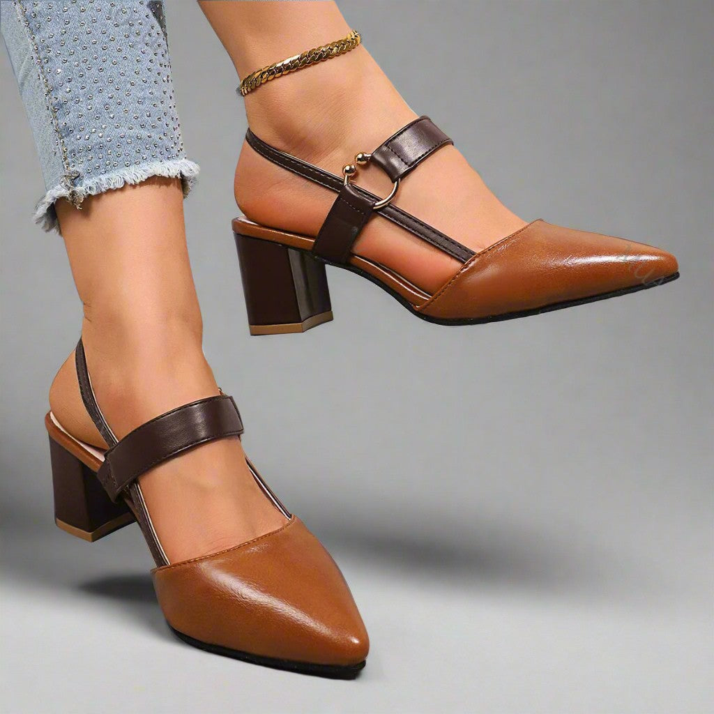 Beige orthopädische Absätze für Damen. Ergonomisches Design, ideal für lange Tage. Komfortable Pumps in Eleganz.