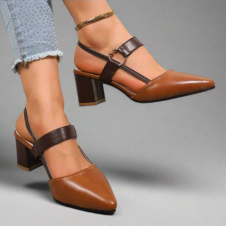 Beige orthopädische Absätze für Damen. Ergonomisches Design, ideal für lange Tage. Komfortable Pumps in Eleganz.