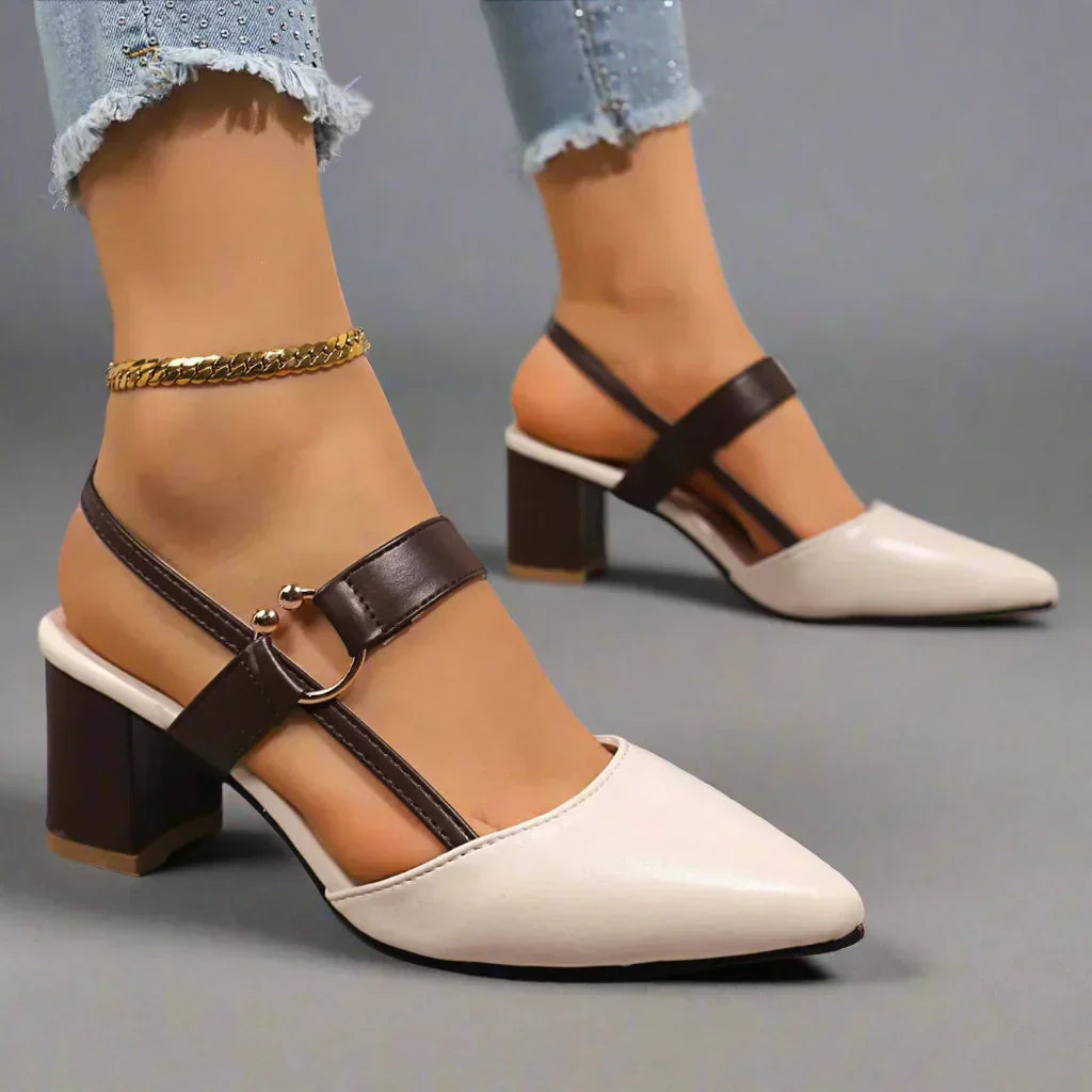 Seitliche Ansicht: Elegante Damen Orthopädische Absätze in Braun. Bequeme High Heels für stilvolle Auftritte.