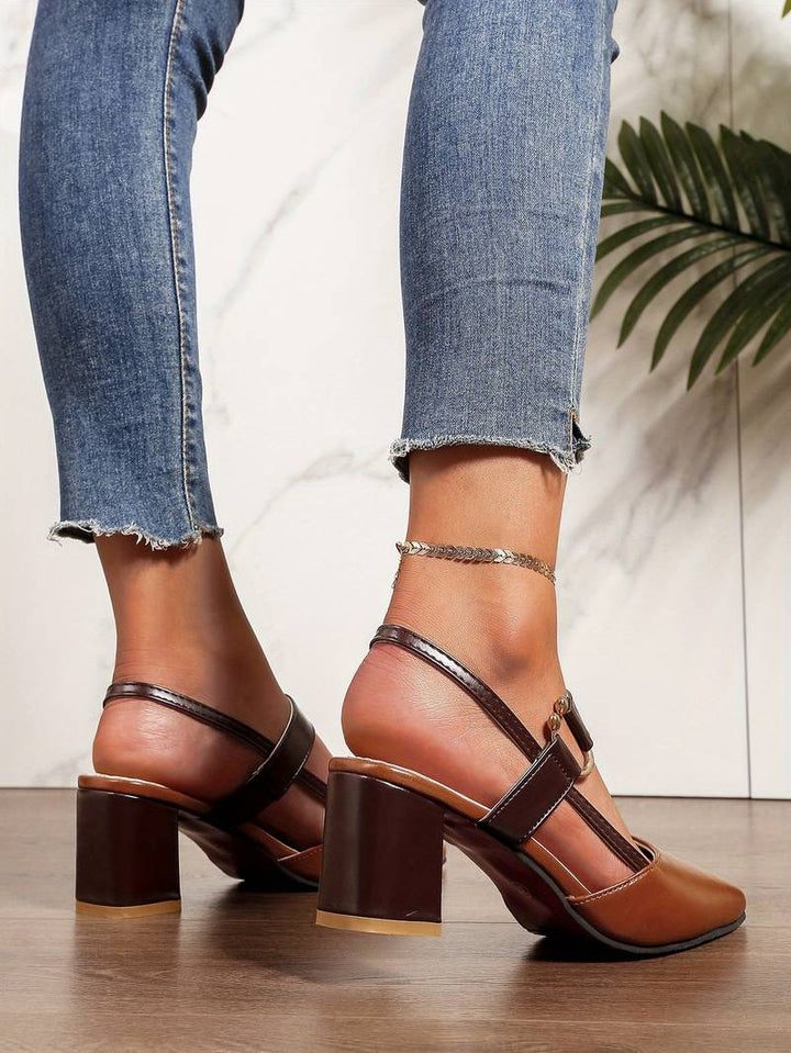 Rutschfeste Sohle orthopädischer Damenschuhe mit stabilem Blockabsatz für sicheren Halt.
