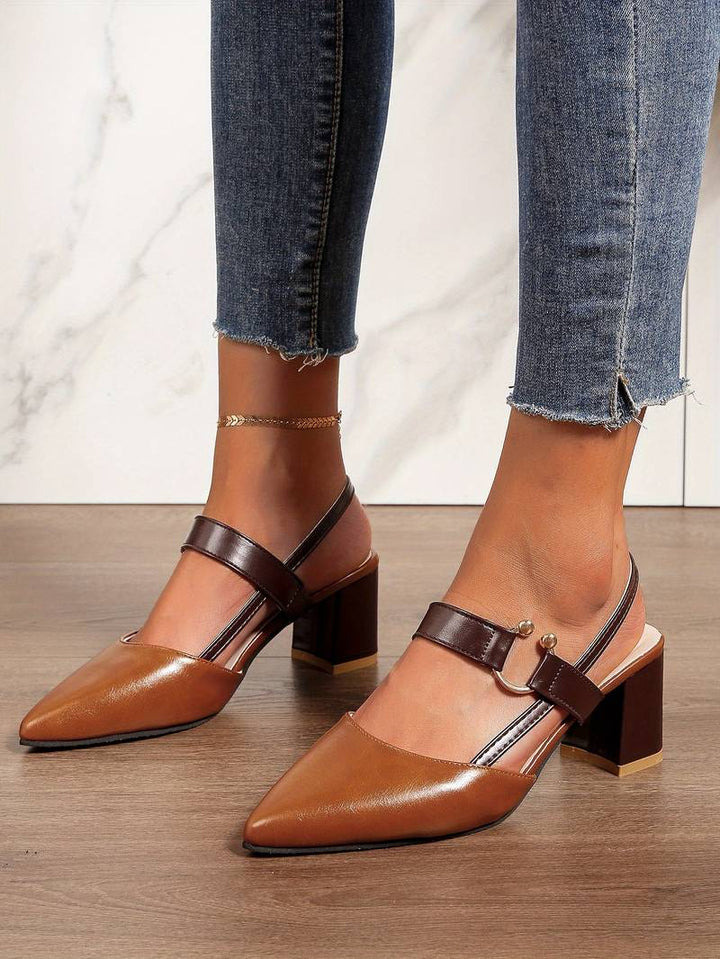 Vorderansicht: Elegante Komfortschuhe für Damen mit orthopädischem Blockabsatz, ideal für den Alltag.