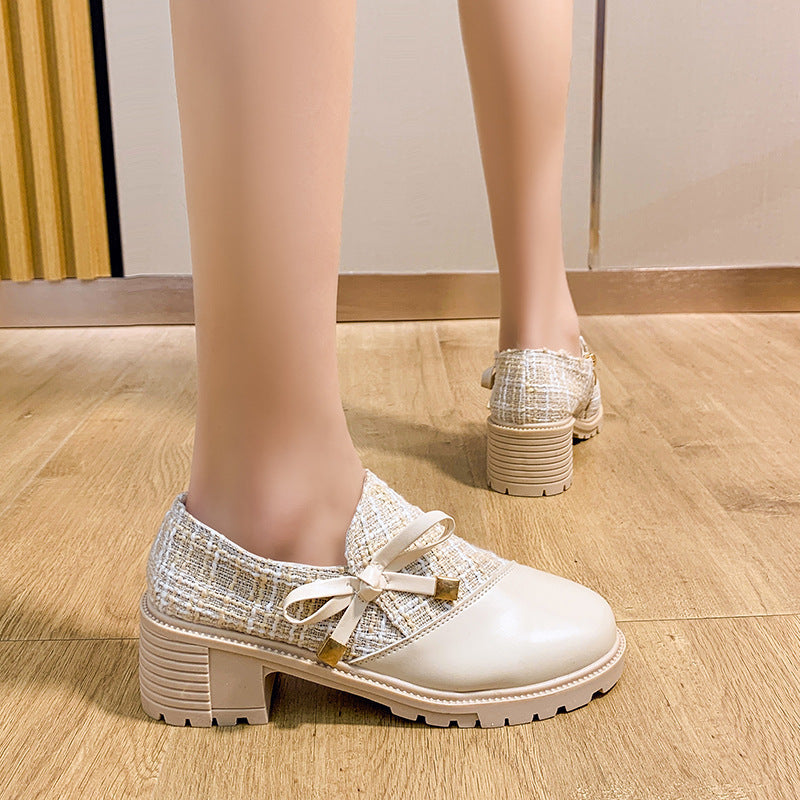 Modische bunte Damenschuhe mit stilvoller Schleife und komfortablem Absatz für den ganzen Tag, vielseitig.