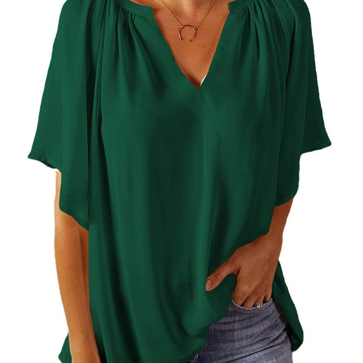 Leichte Damen Bluse mit V-Ausschnitt, Falten & luftigem Design; perfekt für warme Tage.