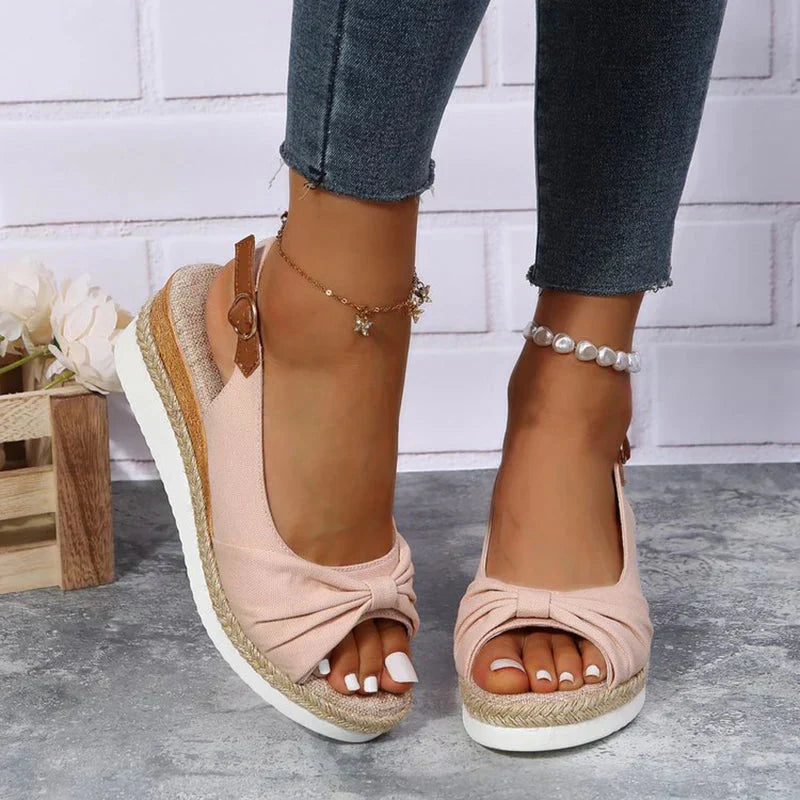 Modische Plateau Sandalen für Damen: bequeme Sommerschuhe mit Espadrille-Sohle, verstellbarer Schnalle und Knoten.