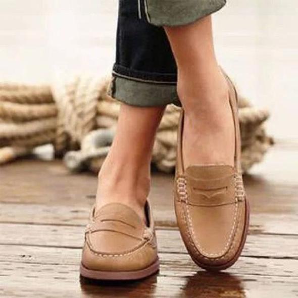 Bequeme Damen Halbschuhe Slipper. Elegante Loafer als stilvolle Damenschuhe für Alltag und Büro.