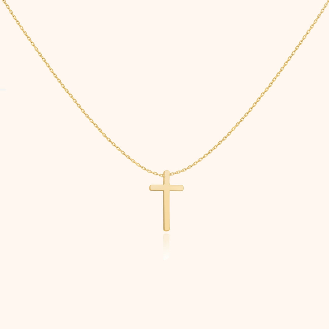 Elegante Damen-Halskette mit vergoldetem Kreuzanhänger. Perfekter Silberschmuck als Glaubenssymbol & Geschenk.