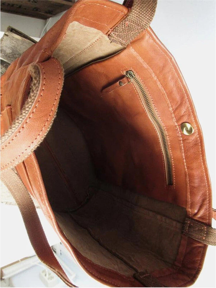 Klassische Damen Schultertasche in elegantem Braun aus Kunstleder, geräumig & bequem für unterwegs.