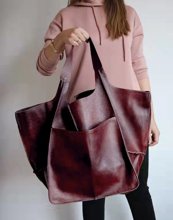 Robuste Tragegriffe der weichen Damen Handtasche aus veganem Leder, bequem & stabil für hohen Tragekomfort.