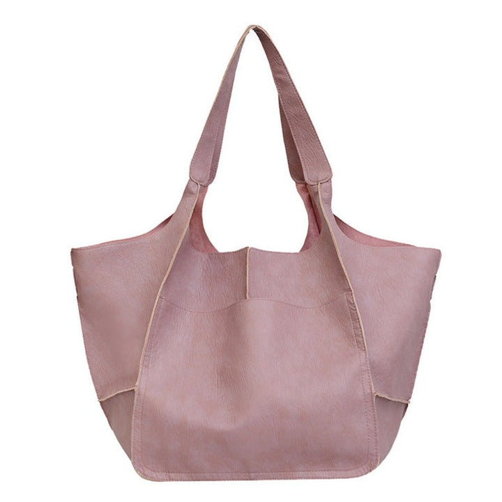 Rückansicht der weichen Damen Handtasche aus veganem Leder, schlicht, elegant & ideal als Alltagstasche.