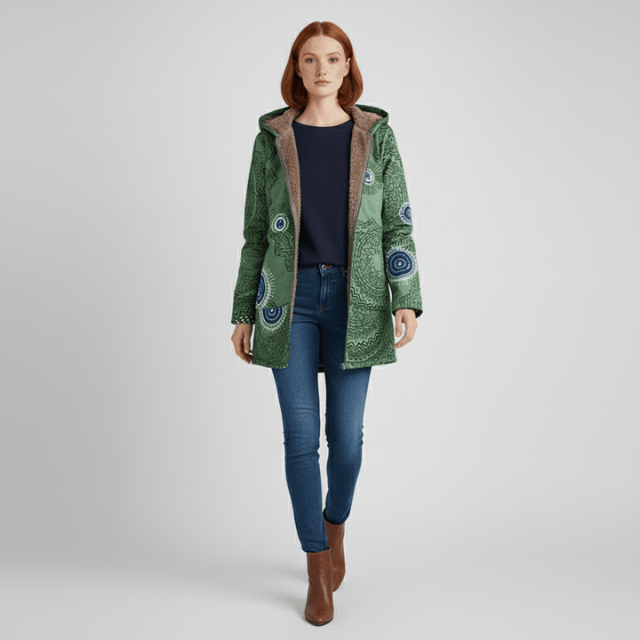 Taillierte Damen Kapuzenjacke Ella mit Retromuster, perfekt für den modernen Look.