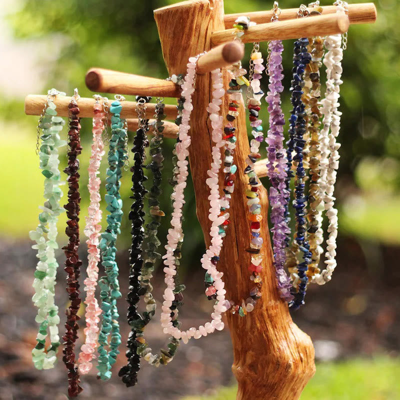 Elegante Damen Kristall-Halskette mit polierten Natursteinen; hochwertiger Schmuck.