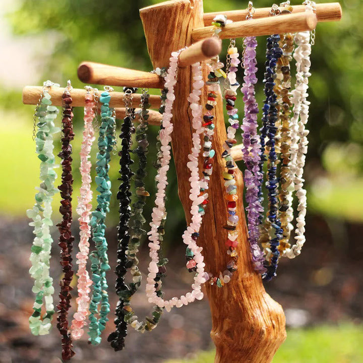 Elegante Damen Kristall-Halskette mit polierten Natursteinen; hochwertiger Schmuck.