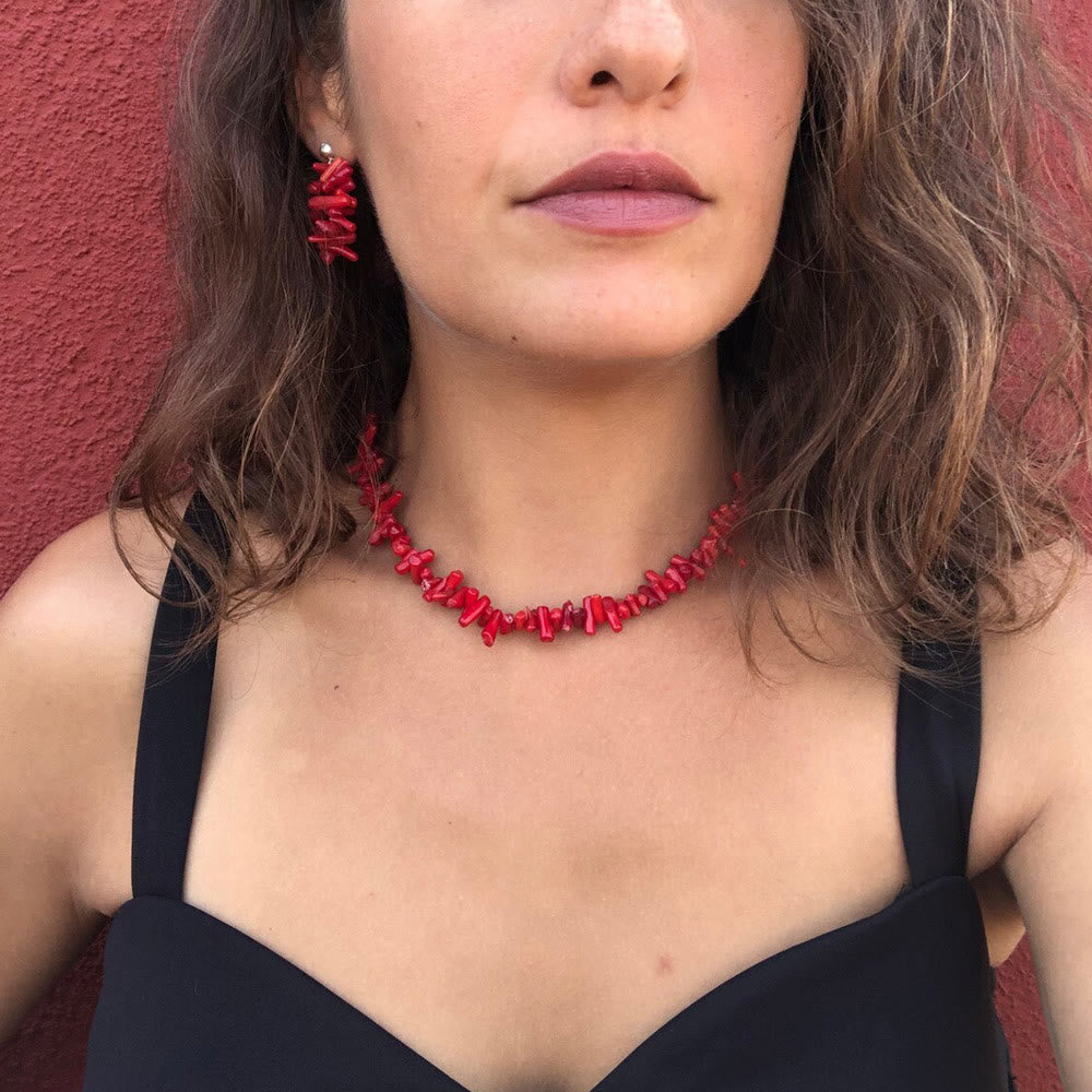 Damen-Halskette mit rosa Rosenquarz; polierter Naturstein, zarter Edelsteinschmuck.