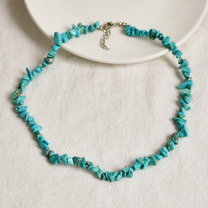 Damen-Halskette mit blauem Lapislazuli; polierter Naturstein, edler Edelsteinschmuck.