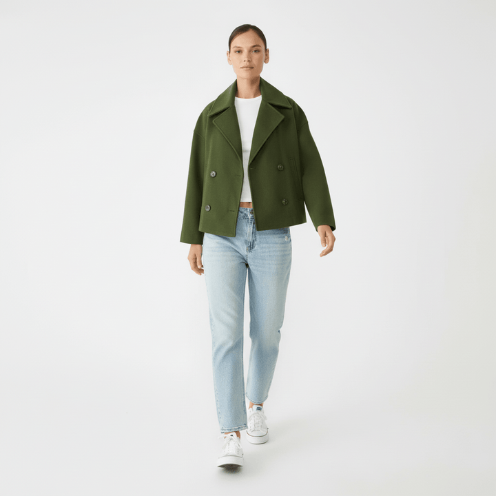 Zeitlose Damen Zweireiher Jacke Jessica, kurzer Blazer, perfekt für einen professionellen Auftritt.