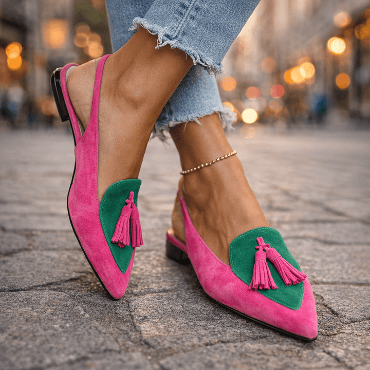 Elegante Damen Lorena Sandalen mit Quasten & flacher Sohle für Komfort im Sommer.