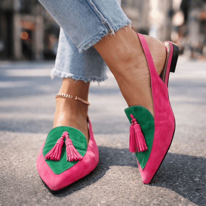Trendige Damen Lorena Sandalen mit Quasten als modische Riemchensandalen für den Sommer.