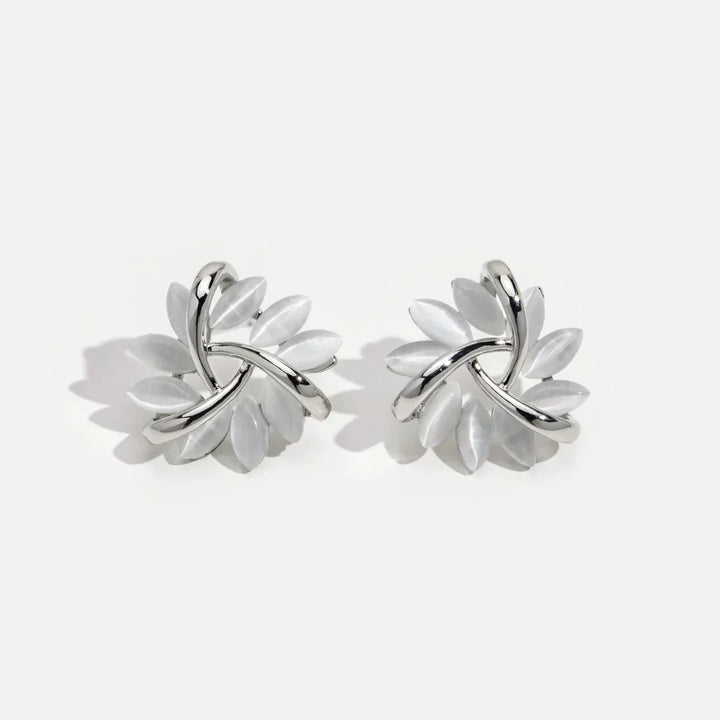 Exquisite runde Opal-Blumen-Ohrstecker für Damen. Handgefertigter Damenschmuck, eine stilvolle Geschenkidee.