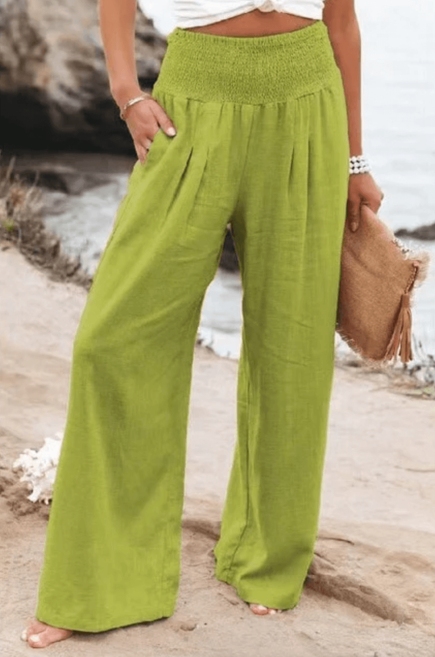 Moderne Damen-Palazzohose, hoher Bund & weites Bein. Zeitloser Klassiker für stylische, bequeme Outfits.