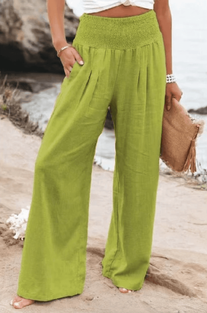 Moderne Damen-Palazzohose, hoher Bund & weites Bein. Zeitloser Klassiker für stylische, bequeme Outfits.