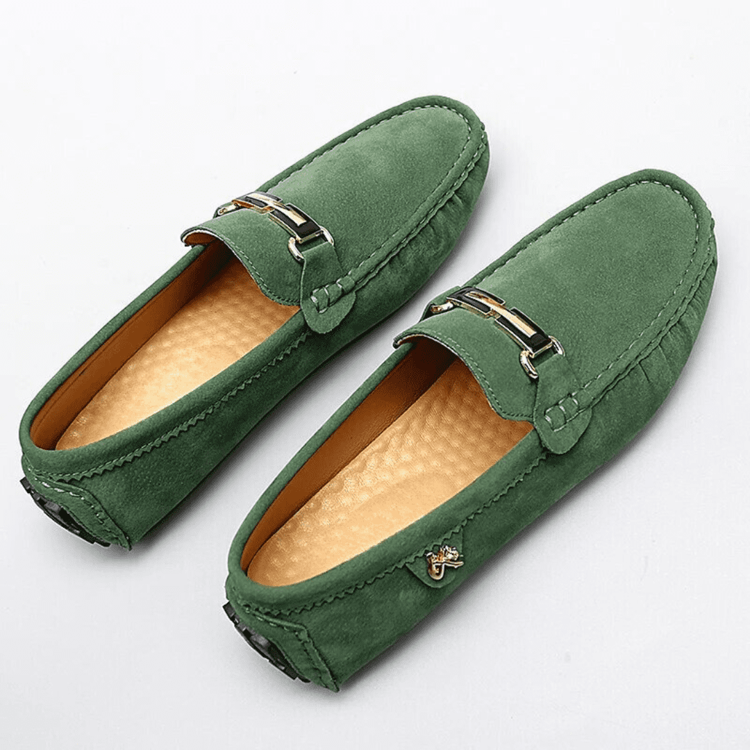 Stilvolle grüne Damen Loafers. Bequeme Premium Slipper, perfekt für elegante Damenmode im Herbst.