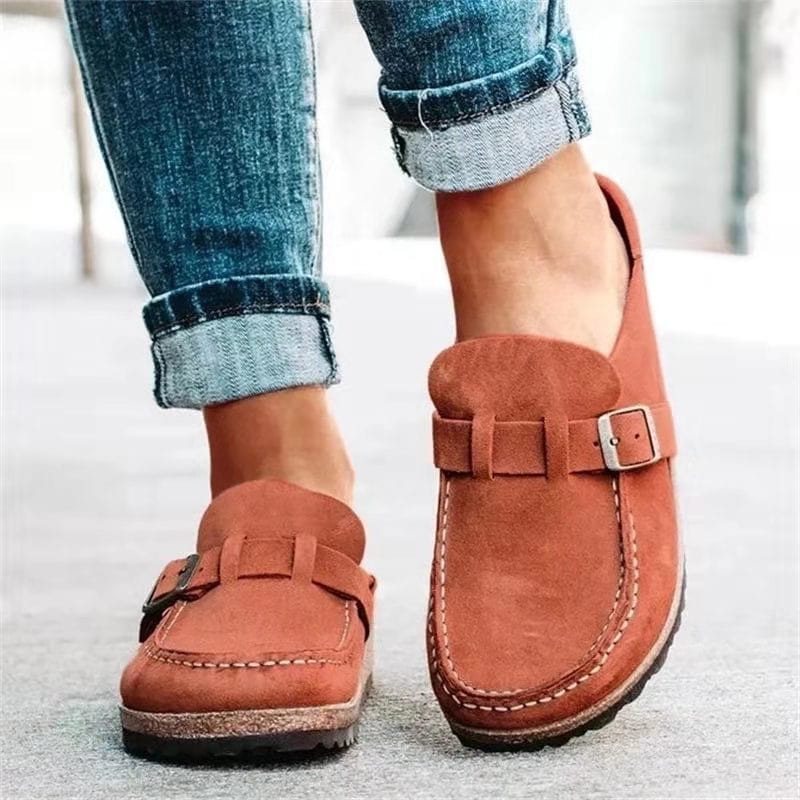 Elegante Damen Retro Pantoletten Solenza aus Wildleder mit orthopädischem Fußbett für bequemen Alltagskomfort.