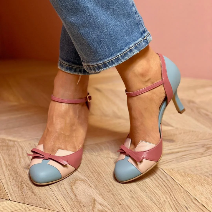 Elegante Damen Retro-Sandalen in Puderblau, orthopädisch & bequem für Sommer und Alltag. Mit verstellbaren Riemen.