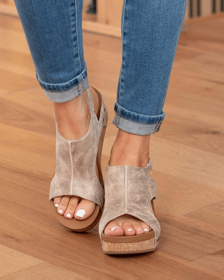 Damen Komfortschuhe: Elegante Sommersandalen, flach, für stilvollen Auftritt & bequemes Gehen im Sommer.