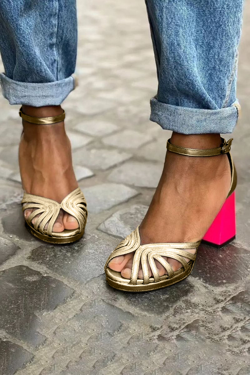 Elegante Damen Sandalen Milviana mit rosa Blockabsatz, goldenen Akzenten für Party, Sommer & Abendmode. Statement Look.