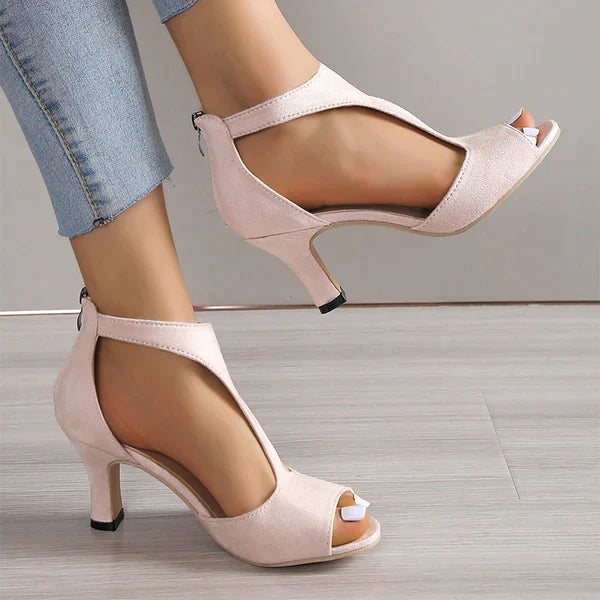 Elegante Damen Sandaletten mit bequemem Keilabsatz für schmerzfreien Komfort den ganzen Tag. Ideal für den Sommer.