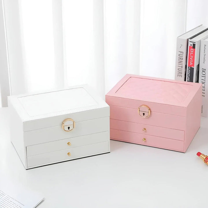 Weiße, elegante Schmuckbox für Damen. Mehrschichtiger PU-Leder Organizer zur organisierten Schmuckaufbewahrung.