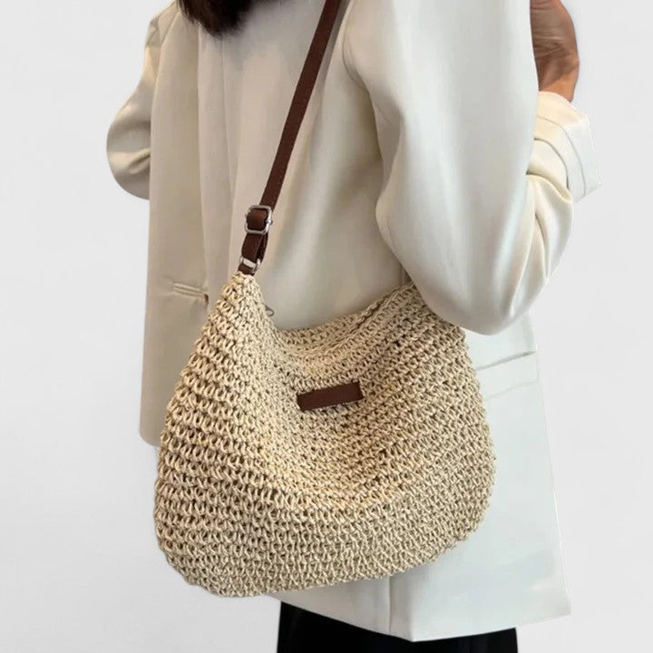 Elegante Damen Schultertasche in Beige mit verstellbarem Gurt. Stilvolles Accessoire für modebewusste Frauen.