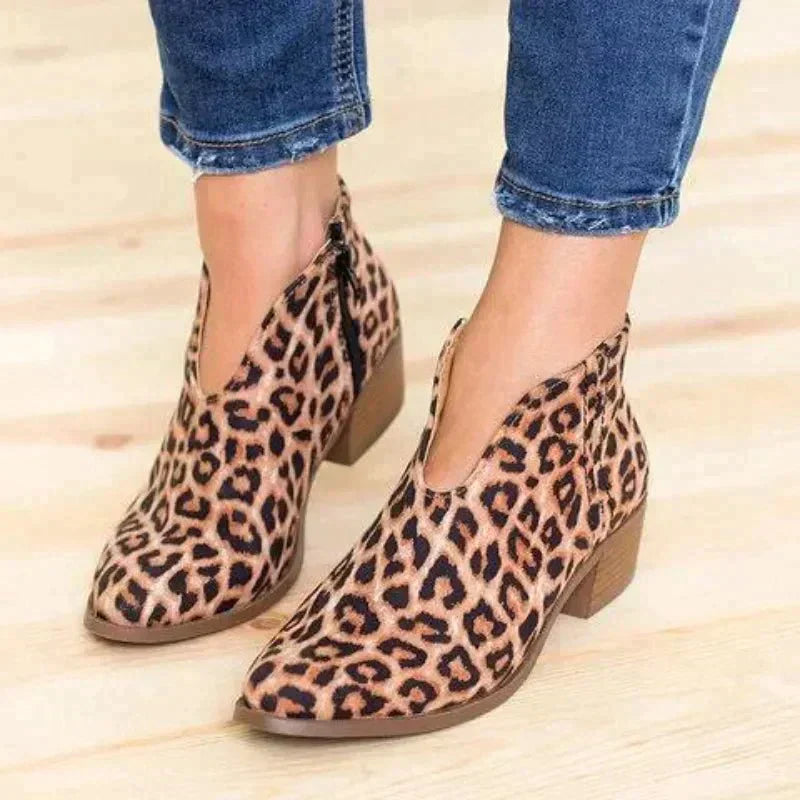 Elegante Damen Stiefeletten 'Eveline' in Schwarz mit Blockabsatz; stilvolle Komfortschuhe für Herbst & Winter.