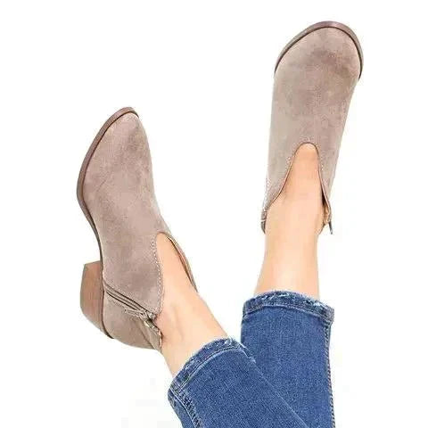 Moderne Damen Winterstiefel 'Eveline' mit schickem Blockabsatz; ideale Komfortschuhe für jede Dame.