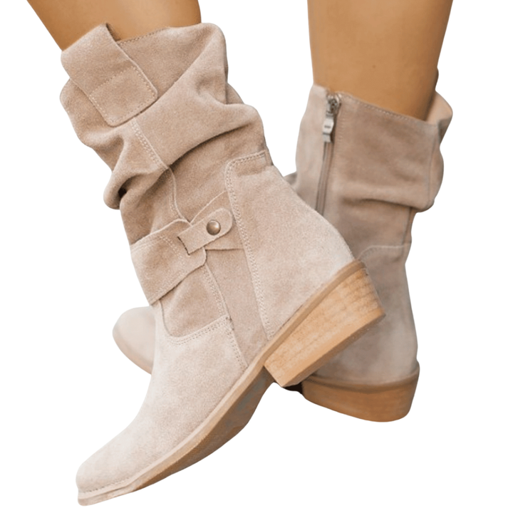 Elegante Damen Stiefeletten im Wildlederlook, handgefertigt & bequem. Perfekt für Herbsttage und den Alltag.