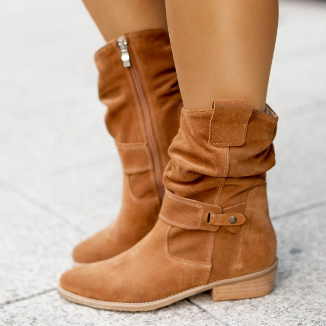 Handgefertigte Damen Stiefeletten im Wildlederlook. Stilvolle Herbstschuhe, elegant und bequem für jede Dame.