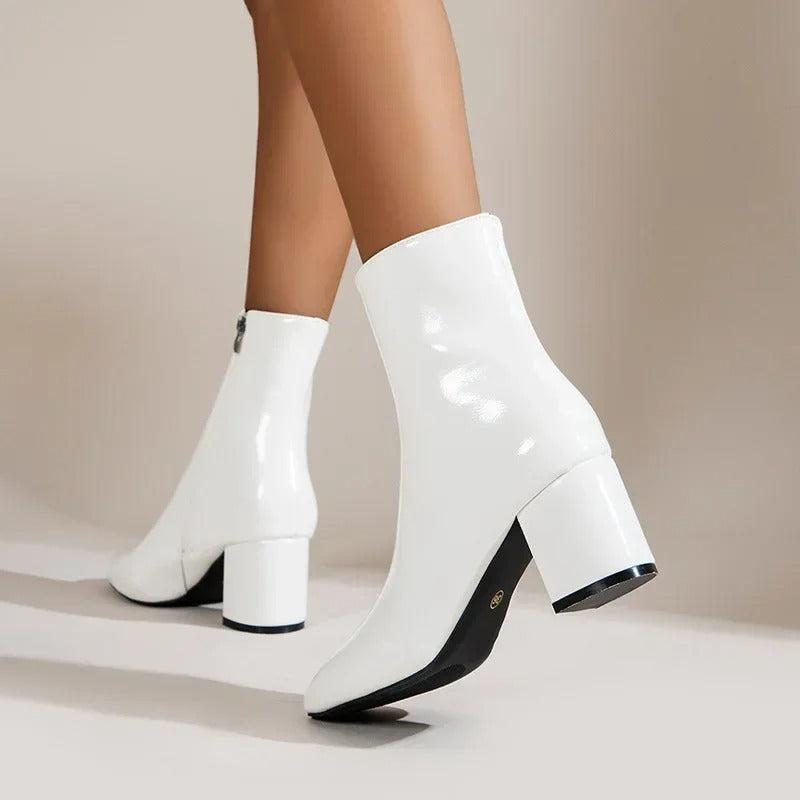 Vielseitige Damen Stiefeletten in elegantem Design. Mit seitlichem Reißverschluss & komfortablem Blockabsatz.