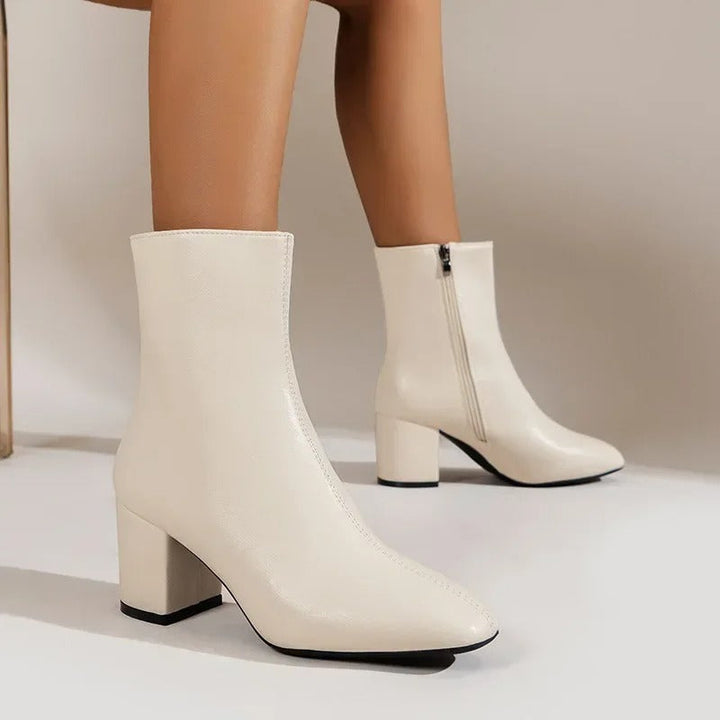 Komfortable elegante Damen Stiefeletten für jeden Anlass. Bequemer Blockabsatz und seitlicher Reißverschluss.
