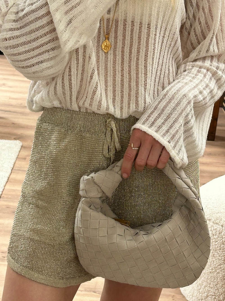Elegante Damen Umhängetasche mit Knotendesign in veganer Wildlederoptik, ideal für moderne Outfits.
