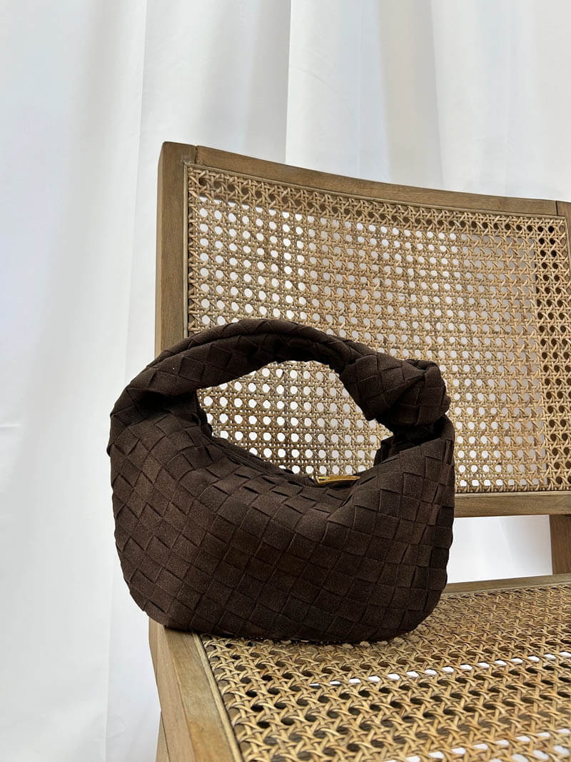 Fashion-Accessoire: Vegane Damen Umhängetasche im eleganten Knotendesign, die perfekte Schultertasche.