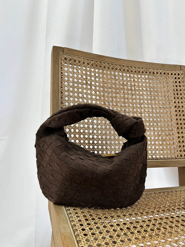 Fashion-Accessoire: Vegane Damen Umhängetasche im eleganten Knotendesign, die perfekte Schultertasche.