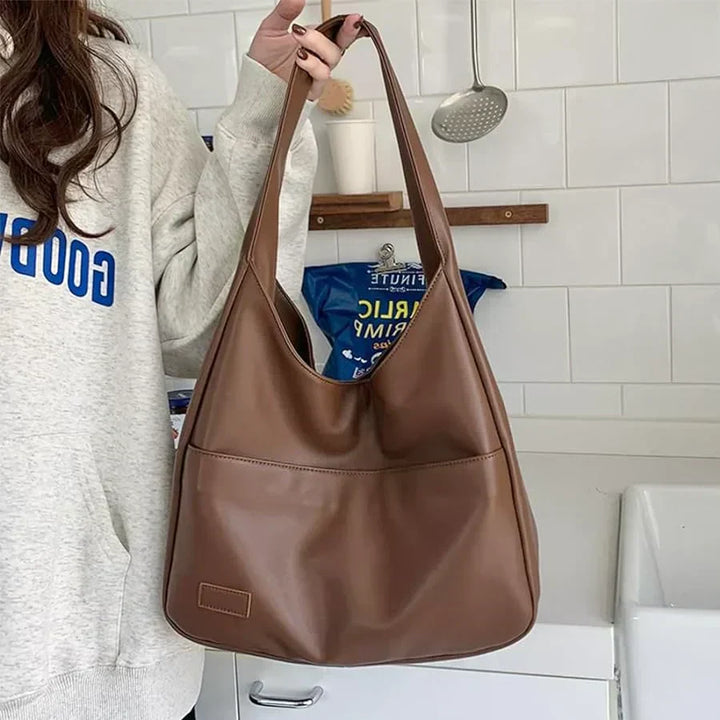 Zeitlose braune Damen Umhängetasche, ideal als elegantes Accessoire oder geräumige Handtasche.