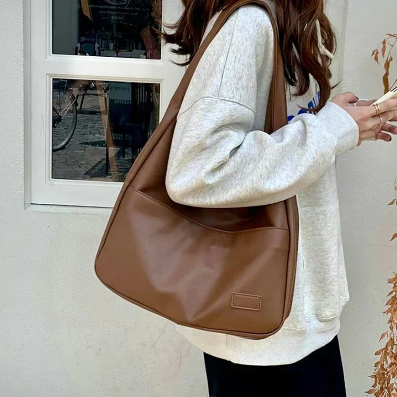 Vielseitige rote Damen Handtasche, elegant und geräumig. Modische Umhängetasche für jeden Look.