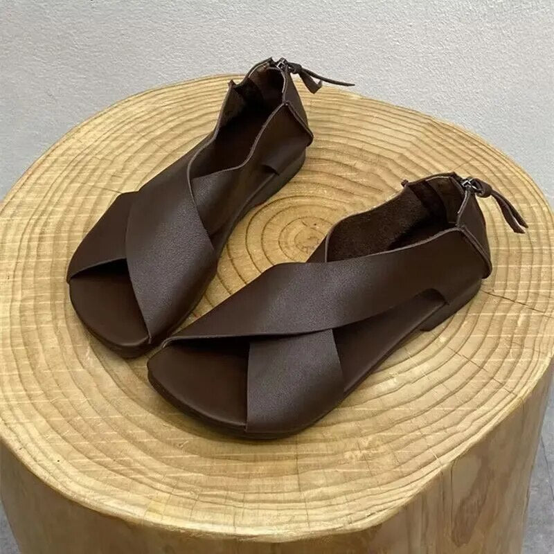 Elegante Damen Vintage-Sandalen im indischen Stil, flach, braun, für bequemen Sommer-Look.